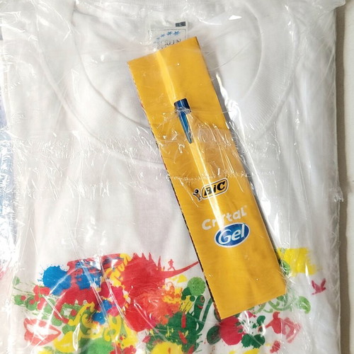 Free Collectible Magazine 2006 New with T-shirt and BIC Gel Pen