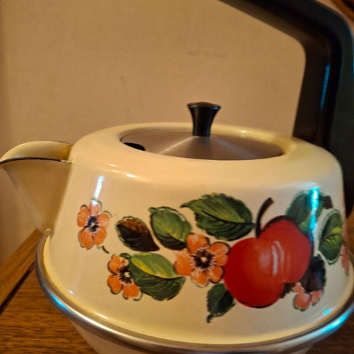 ENAMEL TEAPOT IN IVORY WITH FLOWER DESIGN