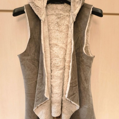 Laura Donini double face vest new, faux suede and faux fur