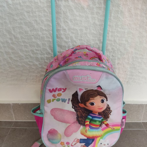 Must Gabby's Dollhouse trolley bag like new for preschool