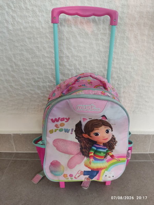 Must Gabby's Dollhouse trolley bag like new for preschool