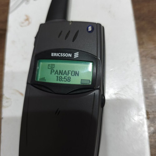 Ericsson T28s Vintage Cell Phone like new, fully functional