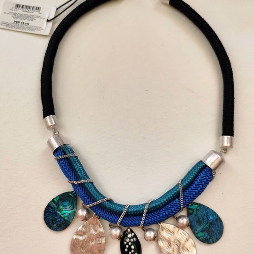Statement necklace new, black and blue