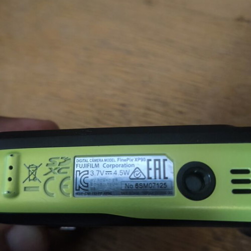 Fujifilm XP90 waterproof camera with 32GB card