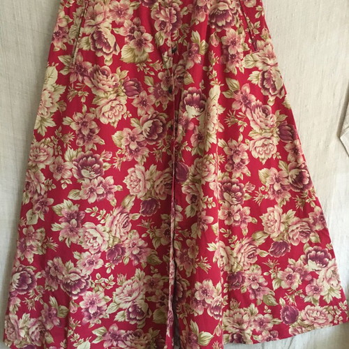 Sporty mid length cotton floral skirt, M petite, like new