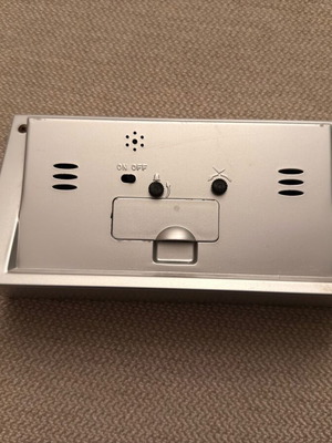 Table clock used with humidity and temperature sensor