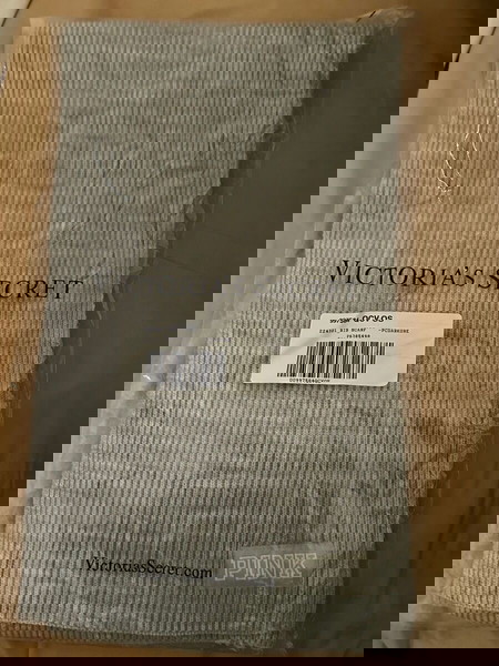 Pink by Victoria’s Secret κασκόλ γκρι