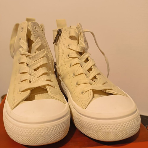 Xti girls' beige boots size 35 like new
