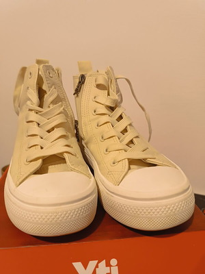 Xti girls' beige boots size 35 like new