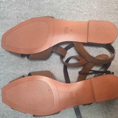 Zara flat sandals like new, suede oil