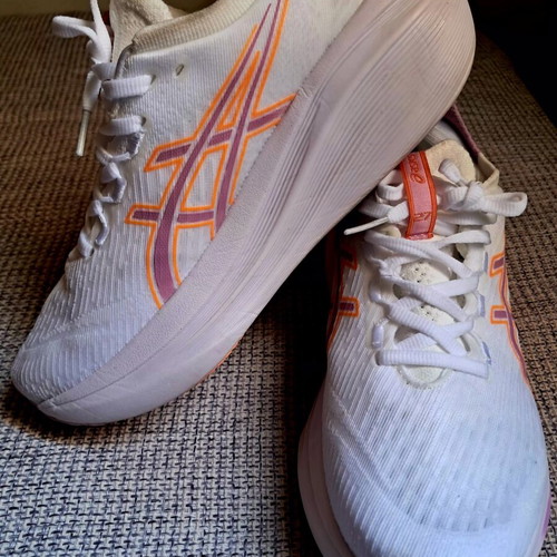 Asics Nimbus 27 women's athletic shoes size 40.5 like new, white