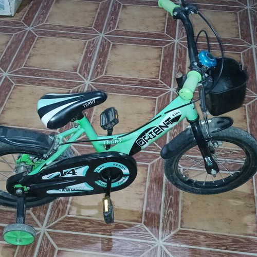 Orient children's bike used with training wheels in very good condition