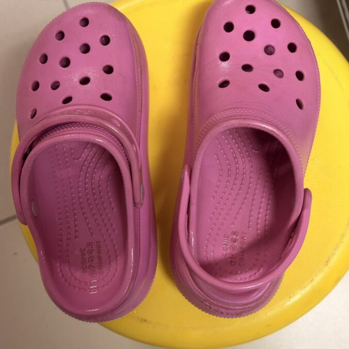 Crocs kids slippers fuchsia size 33-34