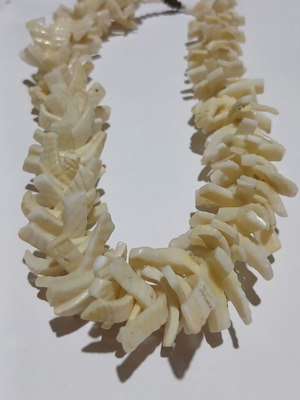Vintage handmade necklace 1980s natural mother of pearl, like new