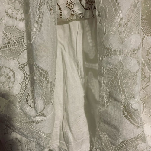 Women's white blouse with guipure lace and gold thread like new