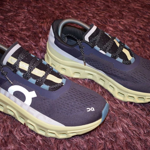 On Cloudmonster sports shoes used, size 44, blue