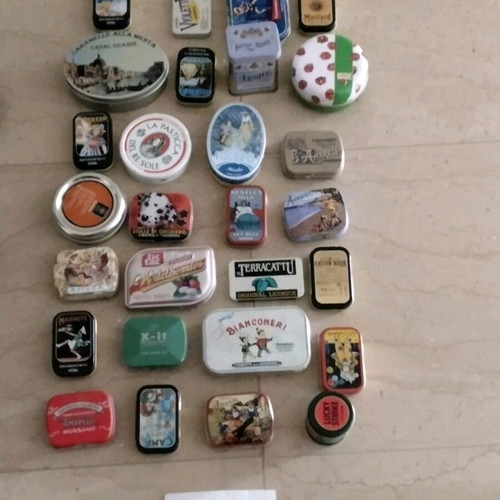 Candy tins like new, collection of 54 pieces