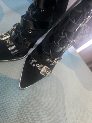 Black boots like new, size 39 with silver details