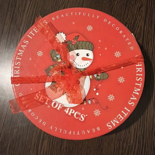 Set of 4 Christmas plates new