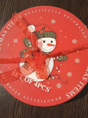Set of 4 Christmas plates new