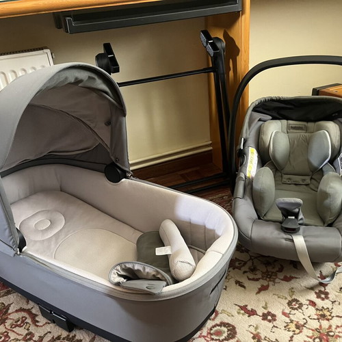 Inglesina Electa Baby Carrycot and Darwin Egg Car Seat like new
