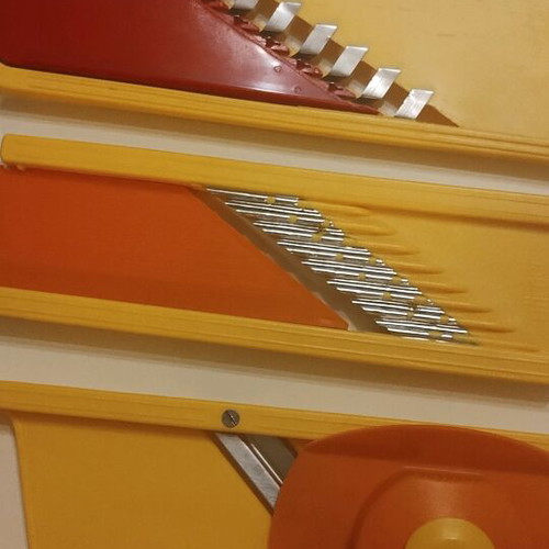 Vegetable slicer like new, 3 pieces with different designs