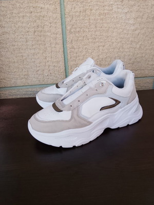 Bershka sneakers size 37 like new, white and beige