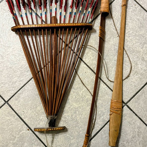 Decorative Indian Bow with Arrows like new, handmade wall set