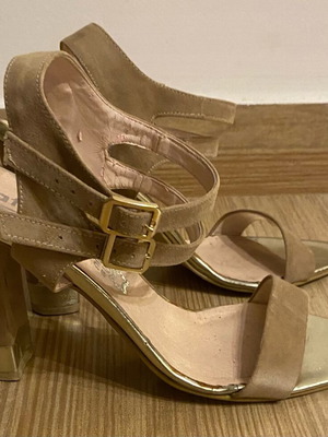 Leather sandals like new, beige size 39, suede and gold