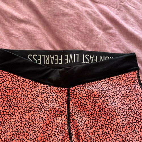 Nike athletic capri leggings new, coral fluo, size XS/S