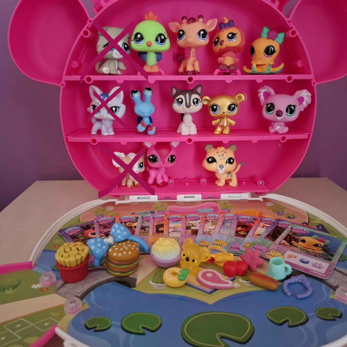 Littlest Pet Shop G7 Wave 4 carrying case with pets and accessories