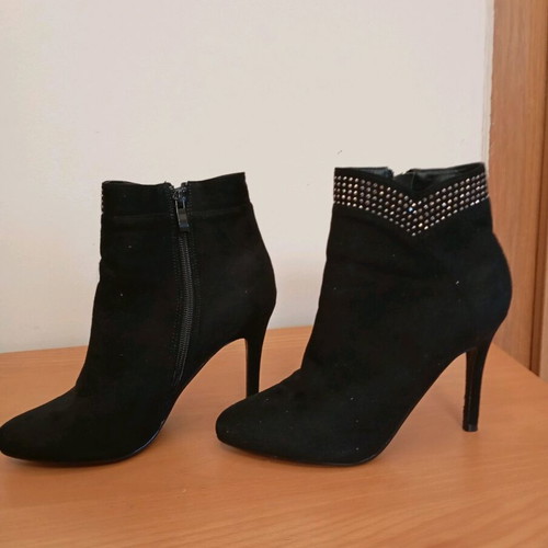 Belle women black suede ankle boots with rhinestones like new