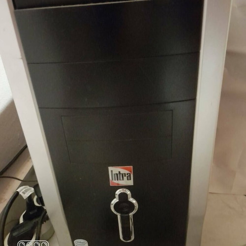 Pentium 4 desktop computer with Acer monitor, keyboard and speakers