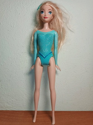 Princess Elsa doll used