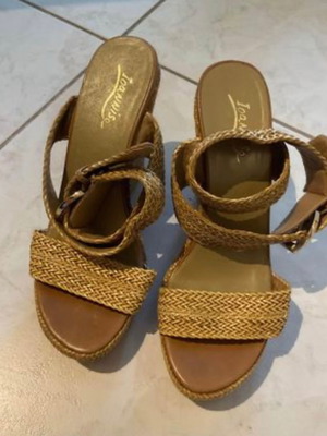 Πέδιλο Ioannidis μεταχειρισμένο σε άριστη κατάσταση, μέγεθος 39, μπεζ