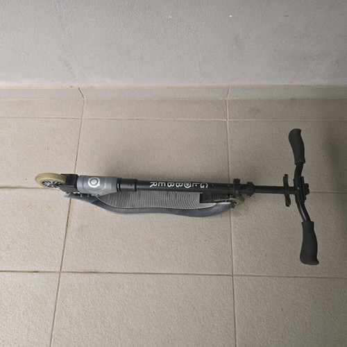 Globber scooter foldable with 3 height positions and foot brake like new