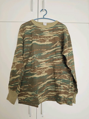 Военен суитшърт като нов, кафяв и зелен, размер 3