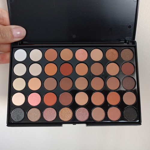 Eyeshadow palette 40 shades nude, peach and earth tones new
