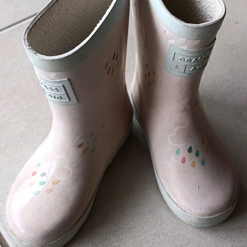 Monsoon rain boots used, pink, size 24, color changing