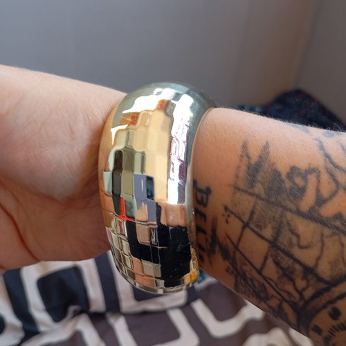 Bangle bracelet in shiny gold color, like new