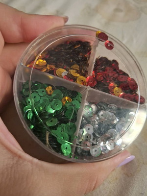 Sequins for crafts, box with 4 colors