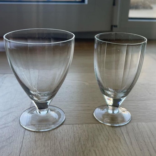 Glasses like new, 17 large water and 11 wine