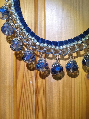 Necklace like new with rhinestones, thick chain and navy blue glass stones