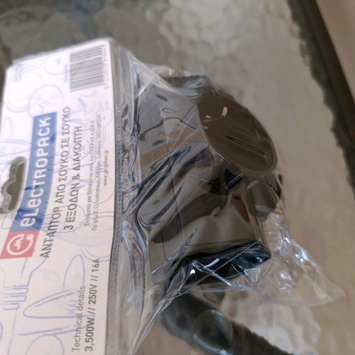 Schuko plug with 3 sockets and switch new unused