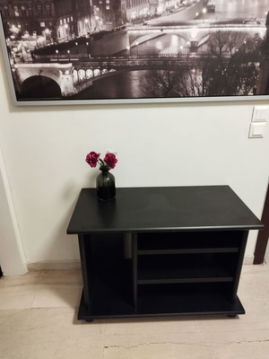 Έπιπλο τηλεόρασης από μασίφ ξύλο σαν καινούργιο