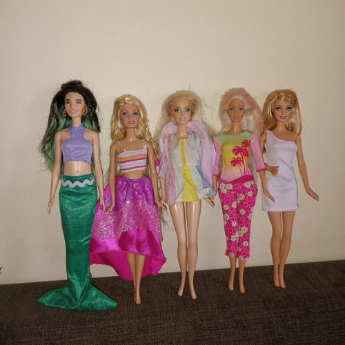 Barbie dolls used, bundle with defects
