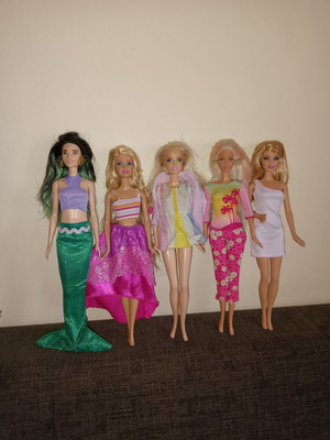 Barbie dolls used, bundle with defects