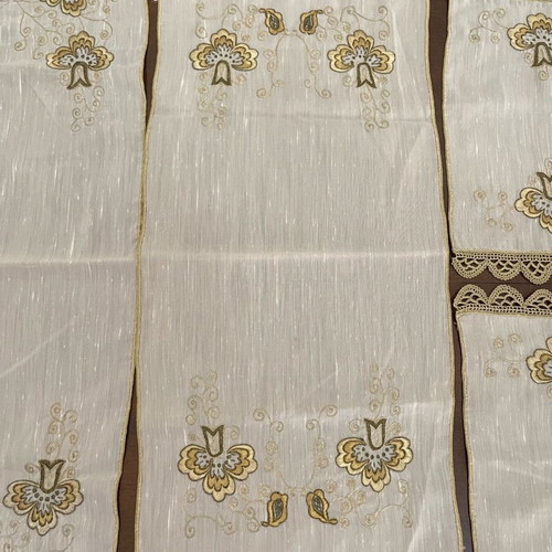 Handmade table runners unused, pack of 4 with gold thread and lace beige