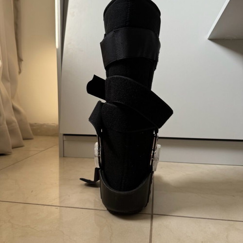 Medical orthopedic boot like new, size small and medium