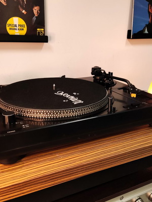 Lenco DL-P1 belt drive turntable with pitch control and stroboscope